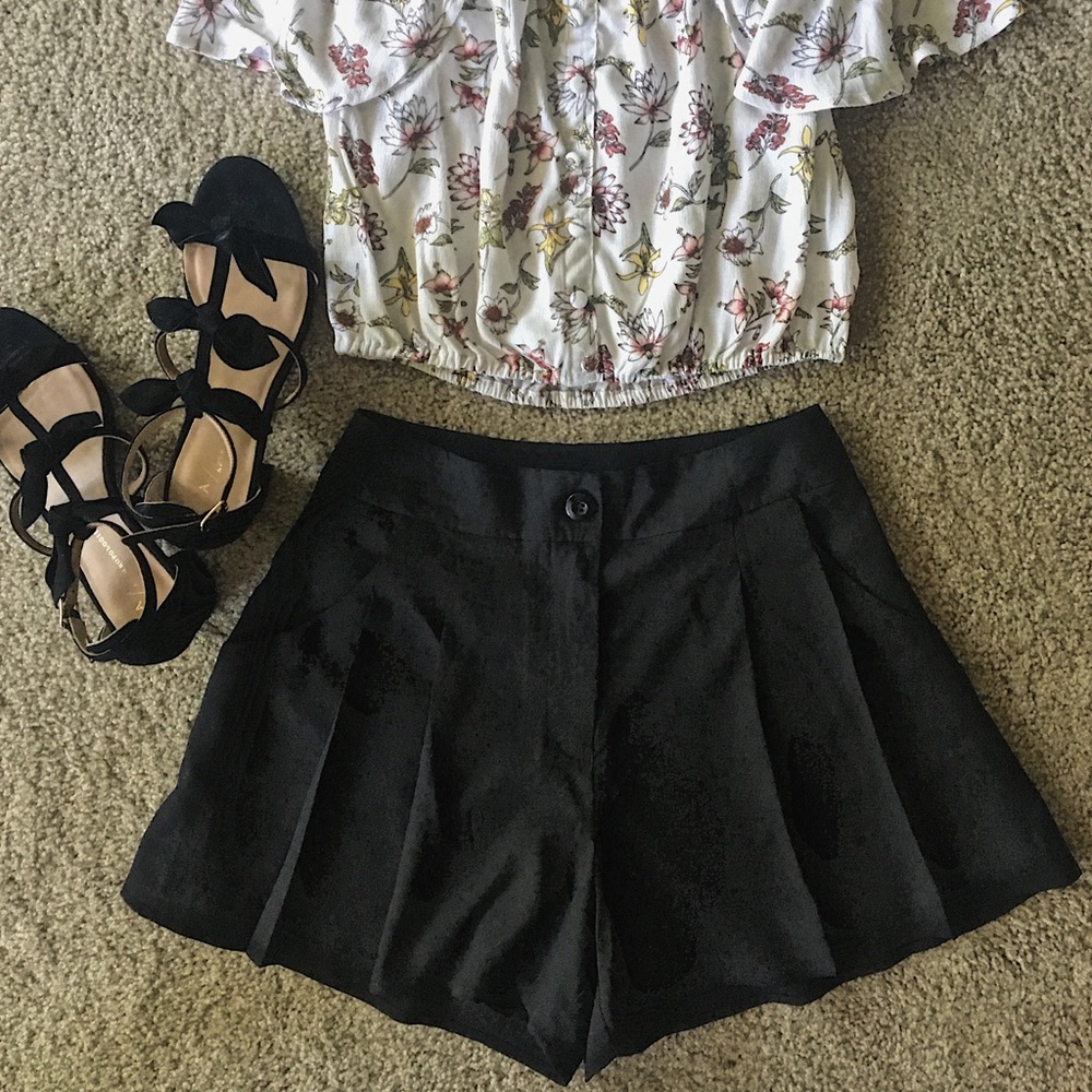 Bebe Wide Cut & High Waisted Shorts - Size 2
